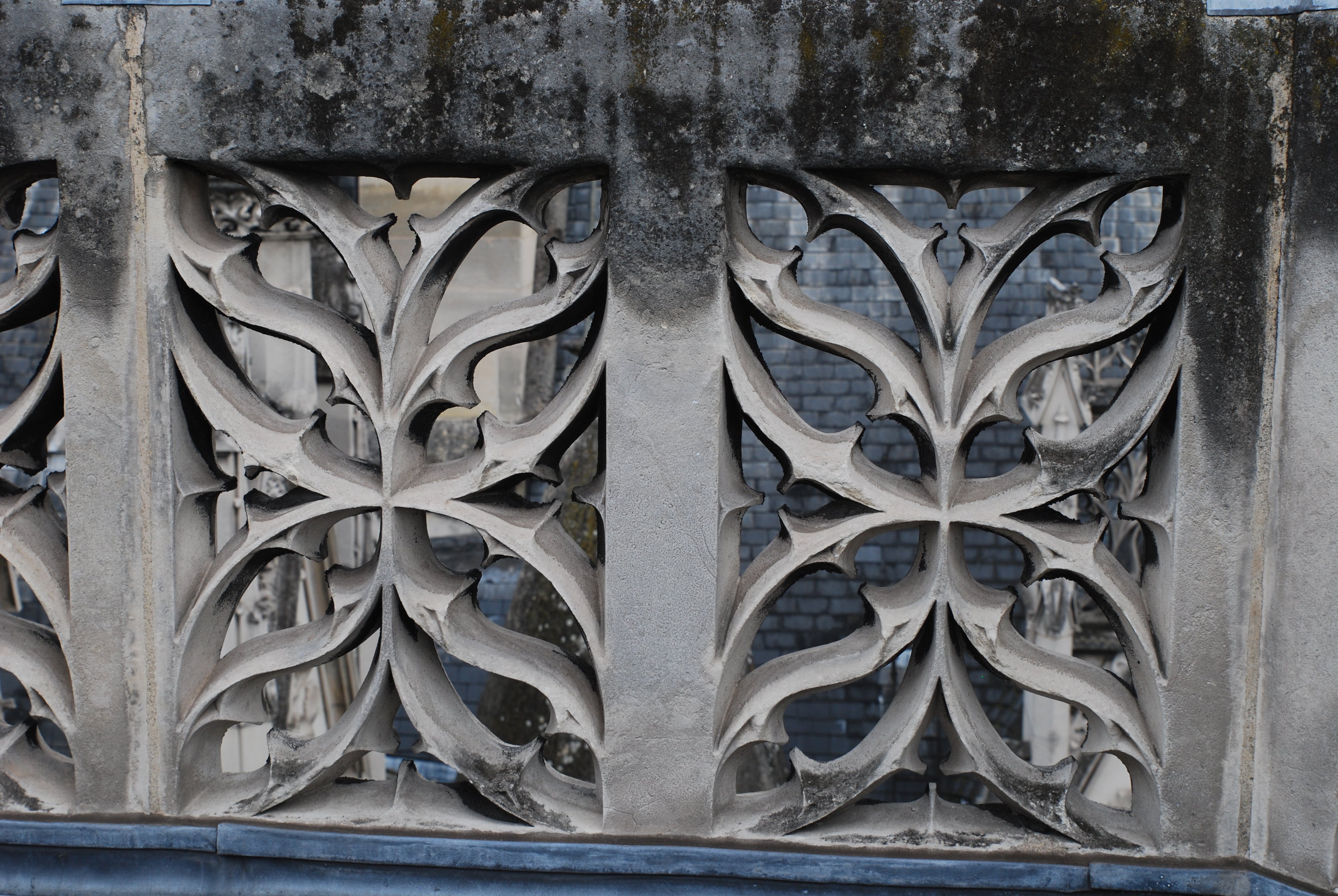 Une balustrade en pierre